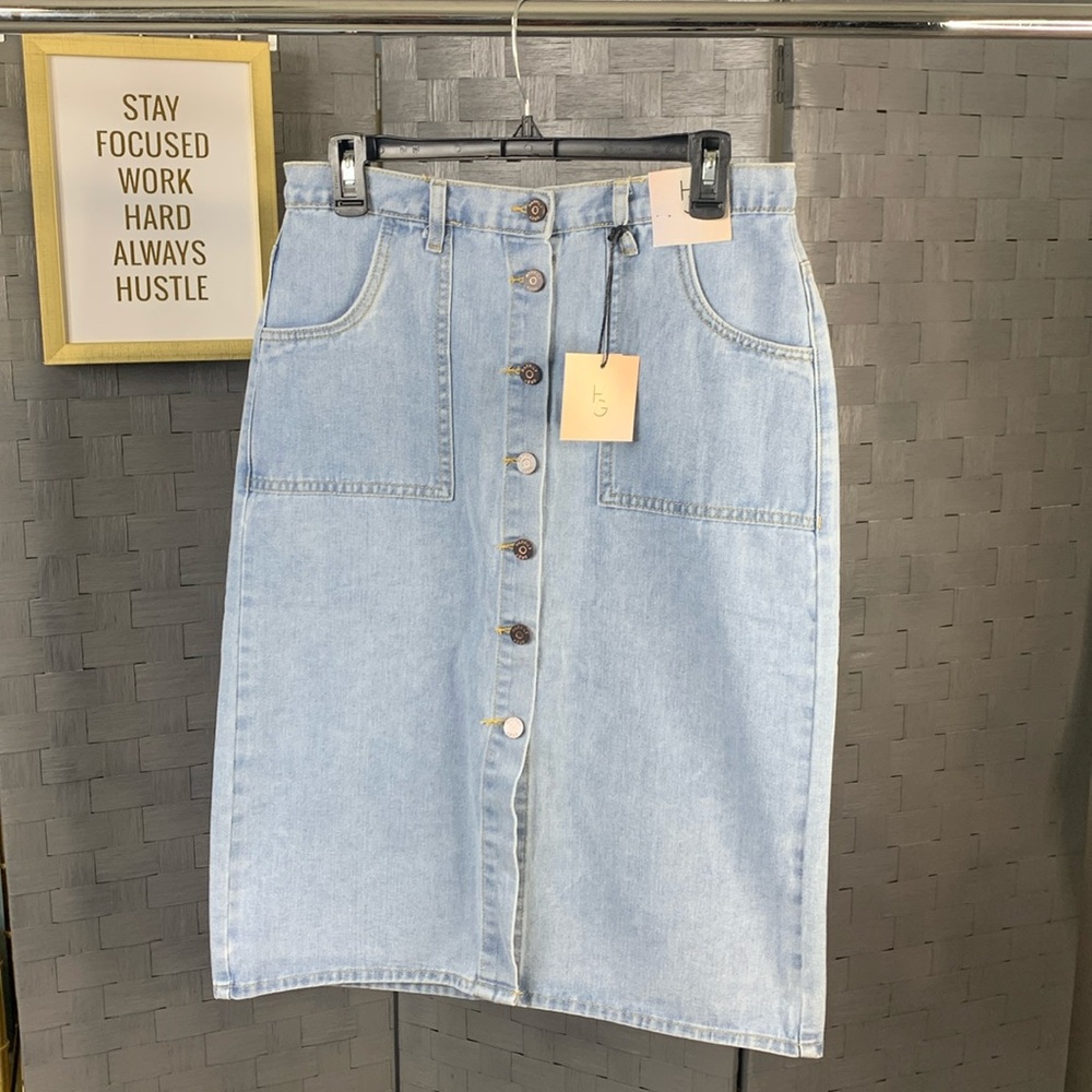 BUTTON DOWN DENIM PENCIL SKIRT
